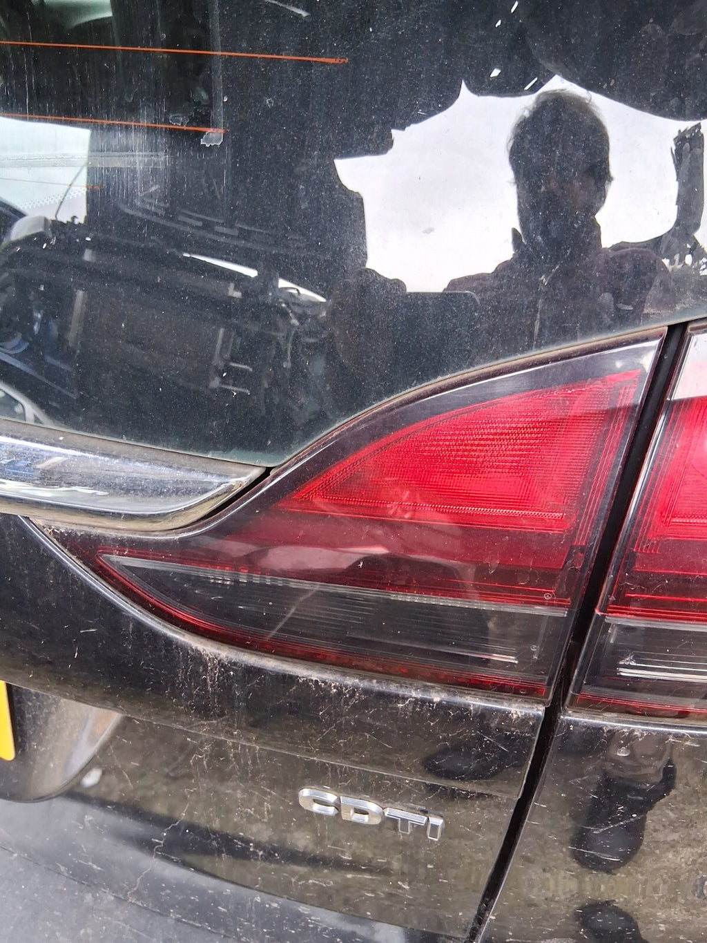 2014 VAUXHALL ZAFIRA TOURER C MK3 OSR DRIVER SIDE REAR RIGHT INNER TAIL LIGHT