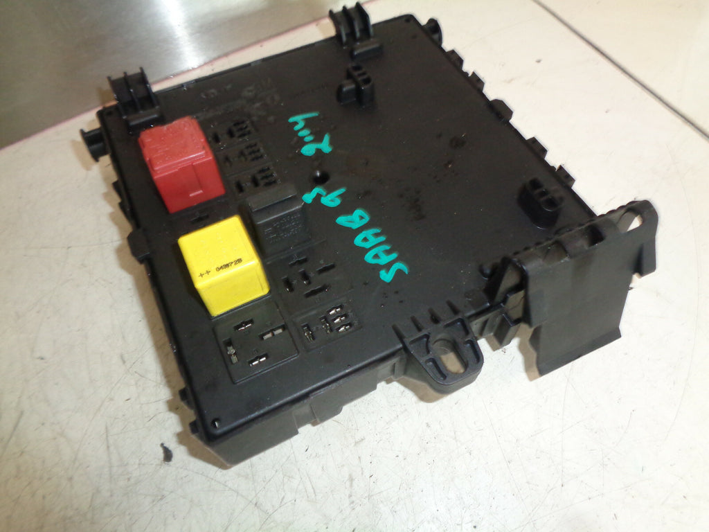 SAAB 9-3 93 2004 MK2 1.9 TDI DIESEL FUSE BOX RELAY 12805847