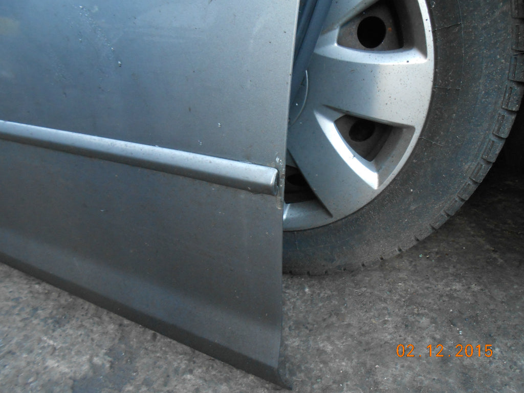 MAZDA 3 BK 2005 NSF PASSENGER SIDE FRONT BARE DOOR IN GREY SILVER