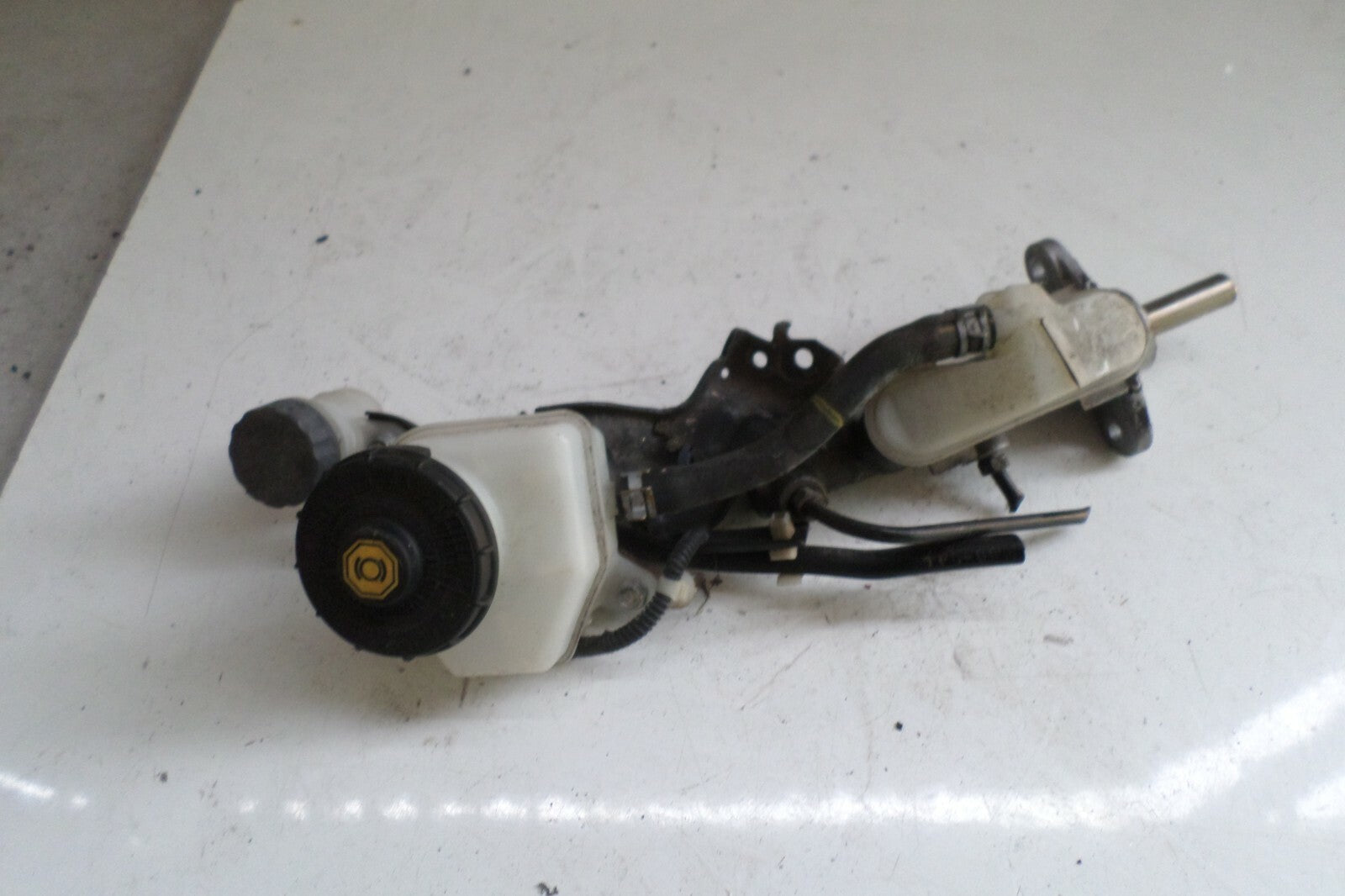 HONDA JAZZ MK3 1.4 2015 BRAKE MASTER CYLINDER PIPE RESERVOIR