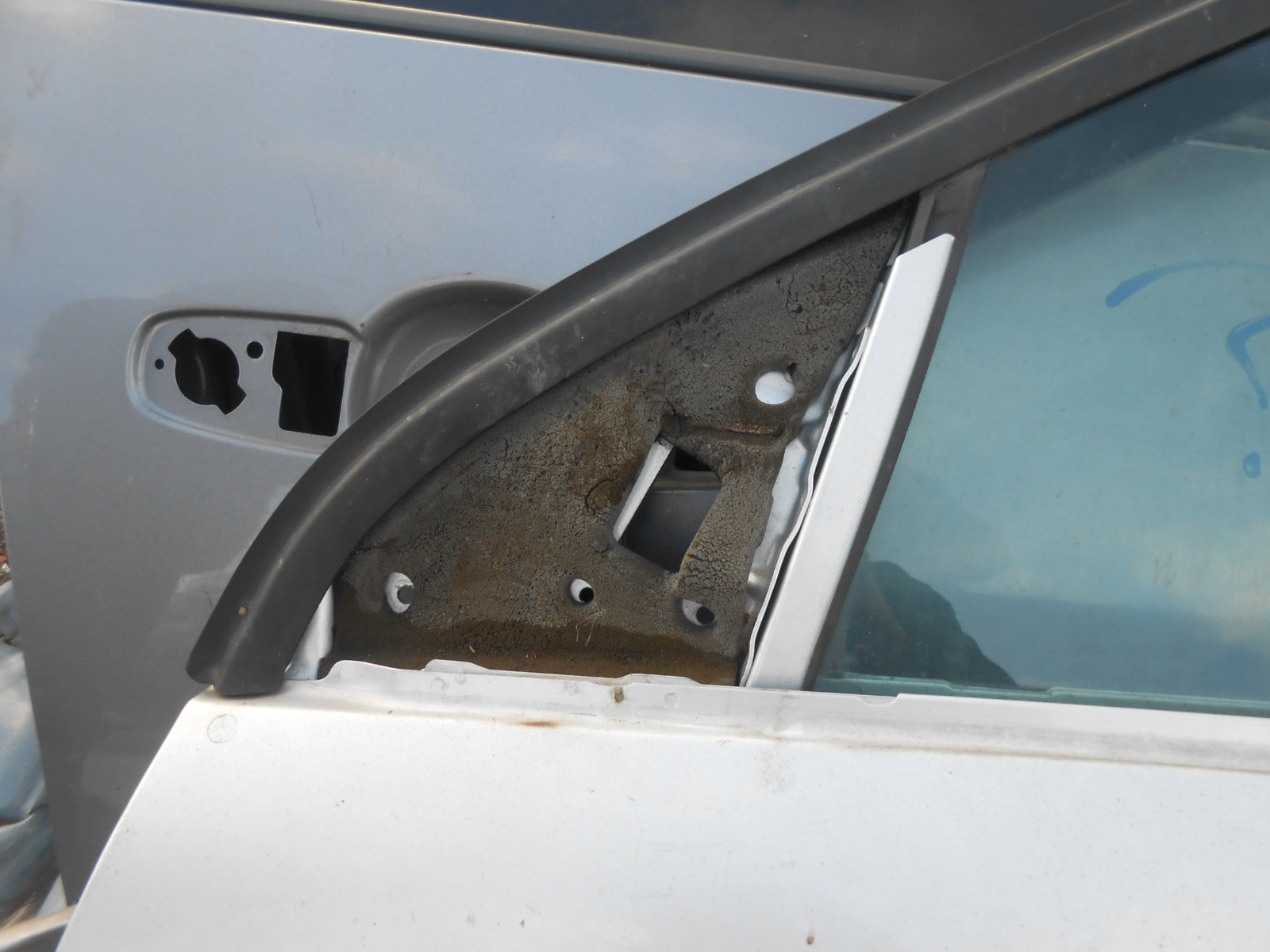 VAUXHALL VECTRA C (MK2) 2003 SALOON ESTATE NSF PASSENGER SIDE FRONT DOOR SILVER