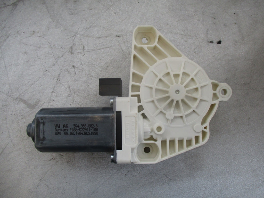 VOLKSWAGEN VW GOLF MK7 2016 OSF DRIVER SIDE FRONT WINDOW MOTOR ONLY 5Q4959802B