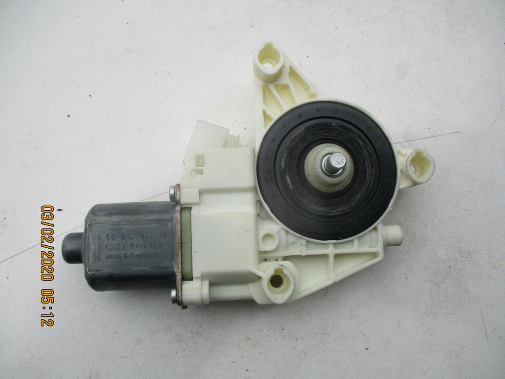 MERCEDES GLA X156 2014 OSF DRIVER SIDE FRONT WINDOW MOTOR 0130822691 A2469065200