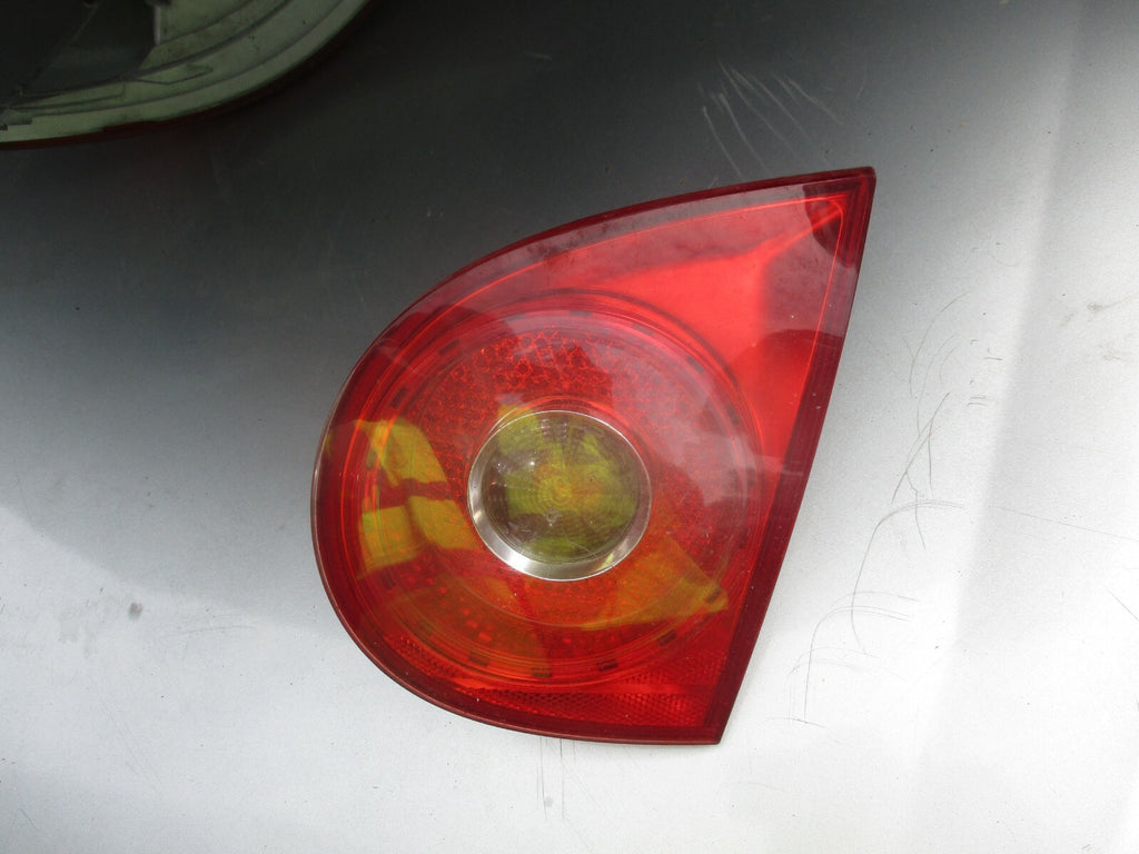 VW VOLKSWAGEN GOLF MK5 OSR DRIVER RIGHT OFF SIDE REAR INNER LIGHT