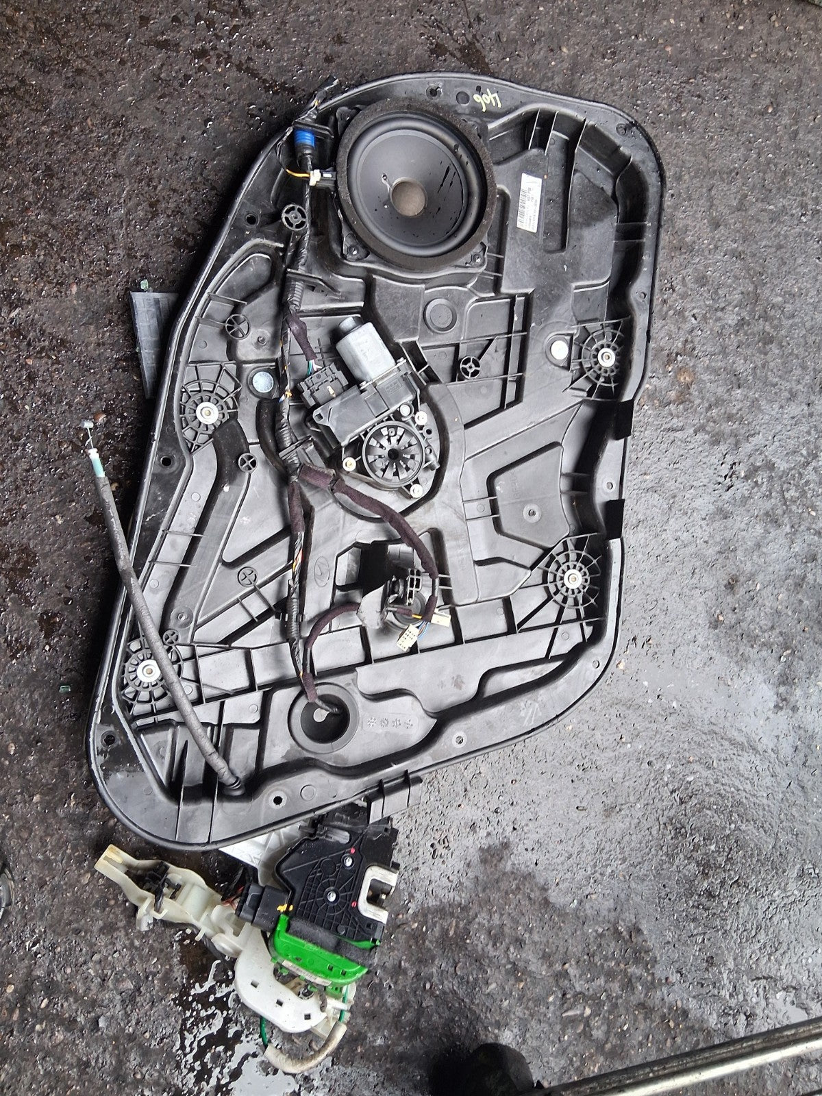 2013 HYUNDAI I40 NSF PASSENGER SIDE FRONT LEFT WINDOW MOTOR REGULATOR