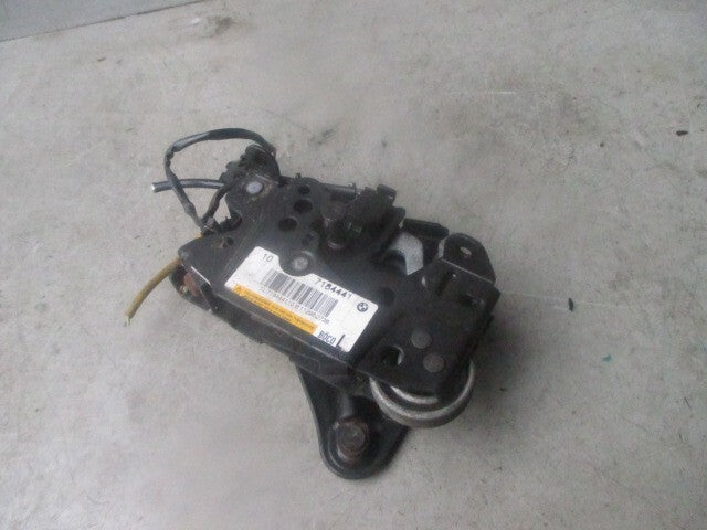 2012 BMW S20D BONNET LOCK 7184441