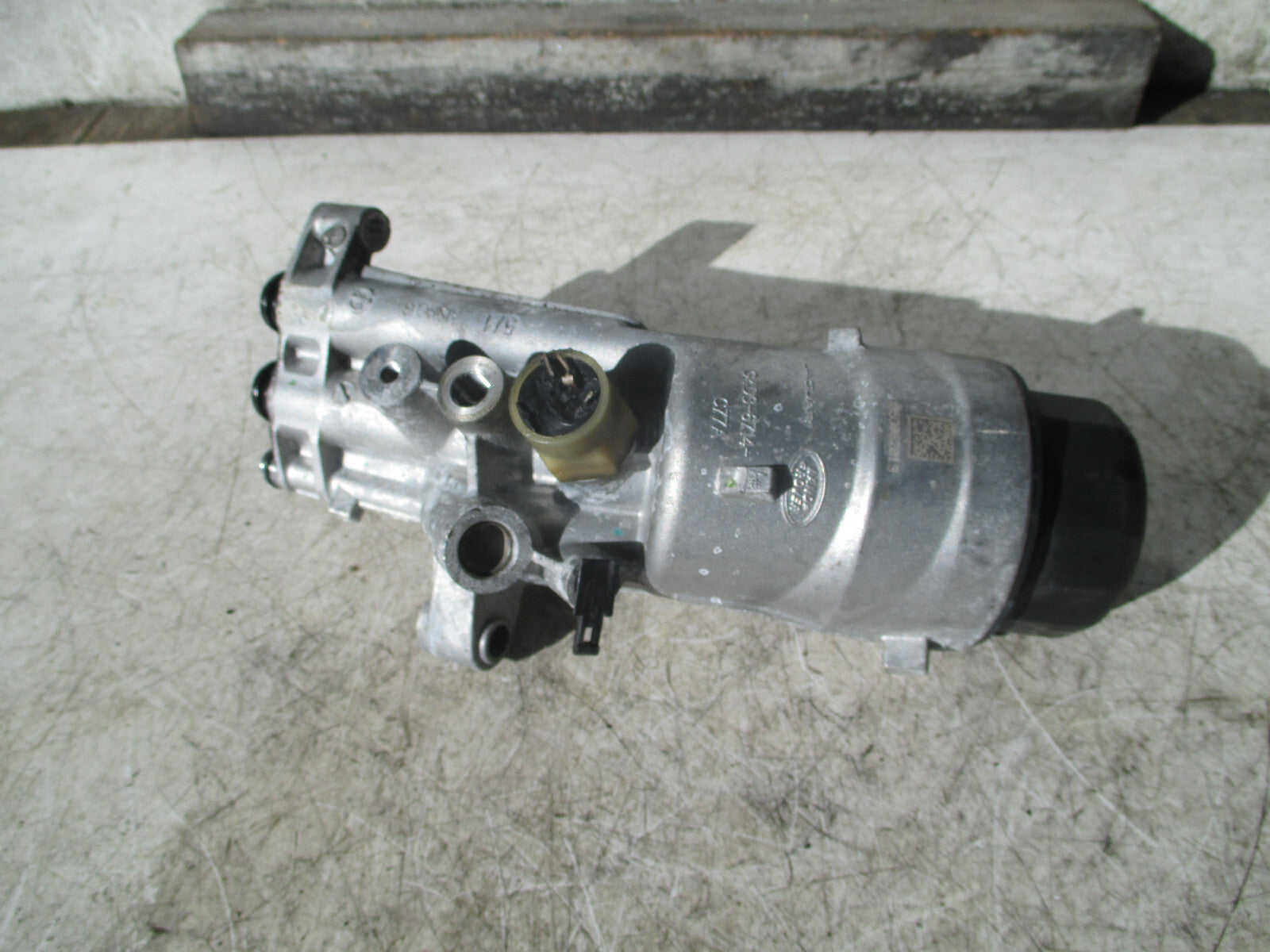 JAGUAR XE 2019 2.0 PETROL OIL FILTER HOUSING G4D36714A