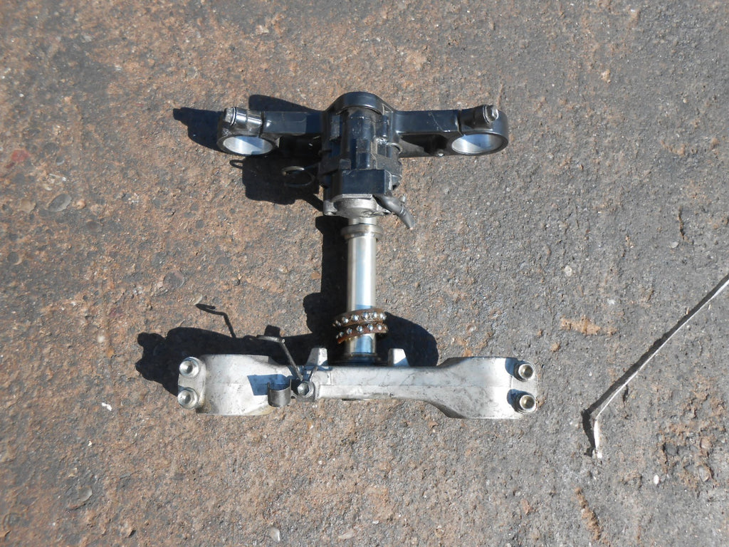 SUZUKI GSXR600 GSXR 600 SRAD 1996 TOP & BOTTOM FORK YOKES & HEAD BEARINGS