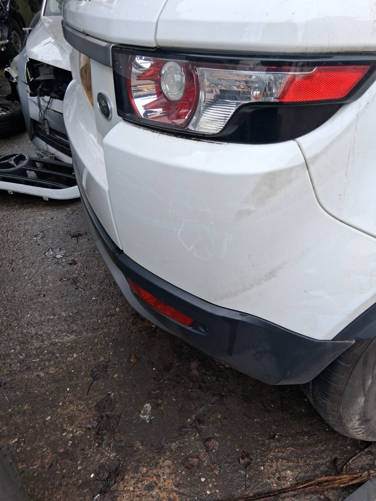 2015 RANGE ROVER EVOQUE L538 COMPLETE REAR BUMPER WITH PDC SENSORS