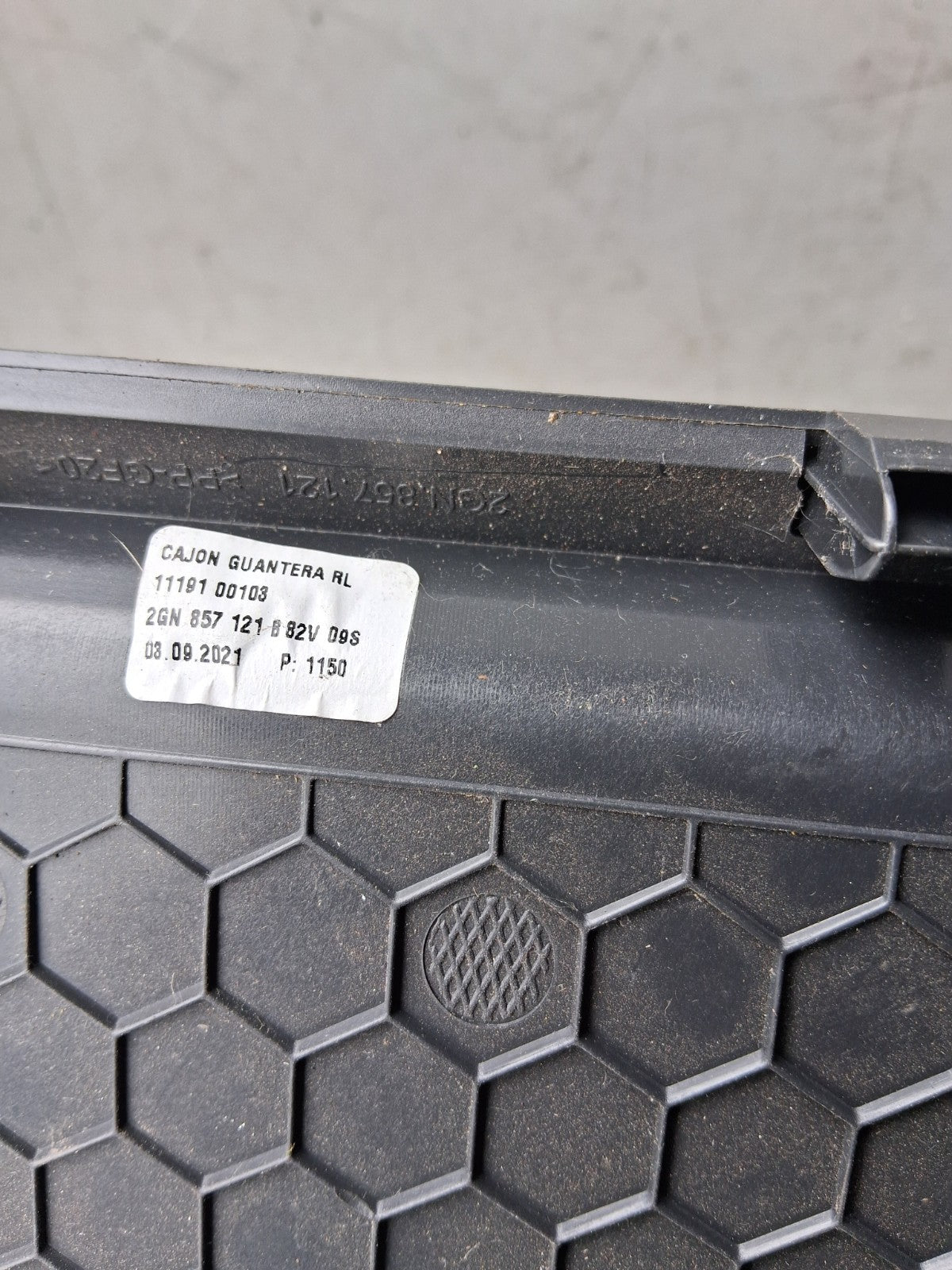 2021 VW VOLKSWAGEN T CROSS DASHBOARD GLOVE BOX STORAGE COMPARTMENT 2GN857121