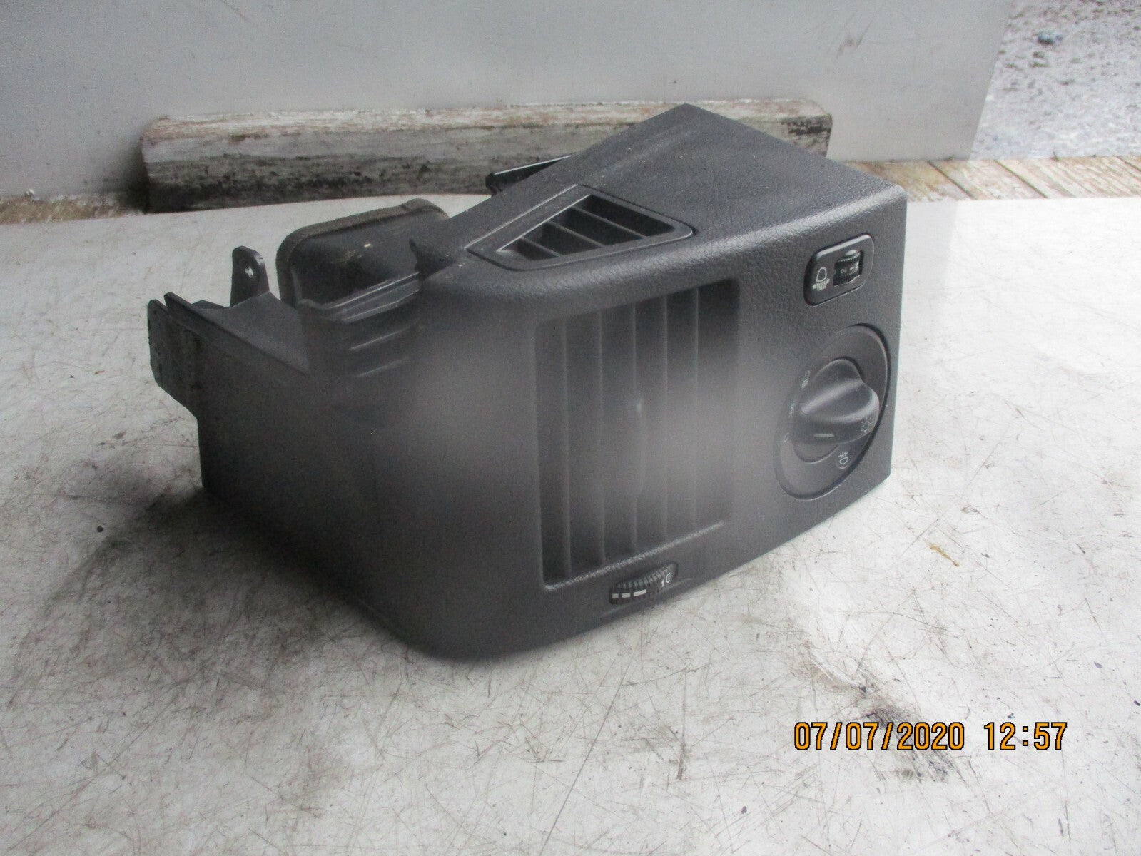 VW VOLKSWAGEN 2015 CRAFTER MK1 DRIVER SIDE FRONT AIR VENTS A9068300754