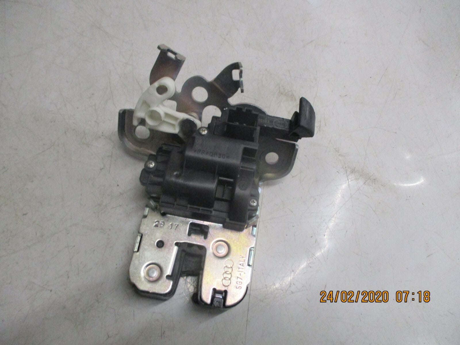 AUDI A1 MK1 8X 2017 REAR BOOT LID TAILGATE LOCK MECH MECHANISM 8R0827505A