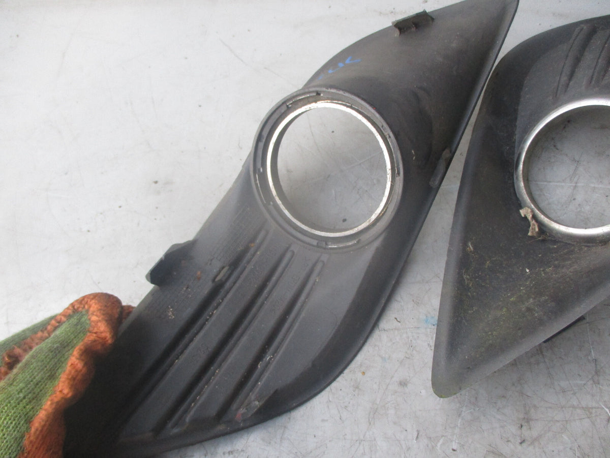 FORD FOCUS MK2 2010 LEFT RIGHT SIDE FOGLIGHT TRIM GRILL 8M51R19953AEW