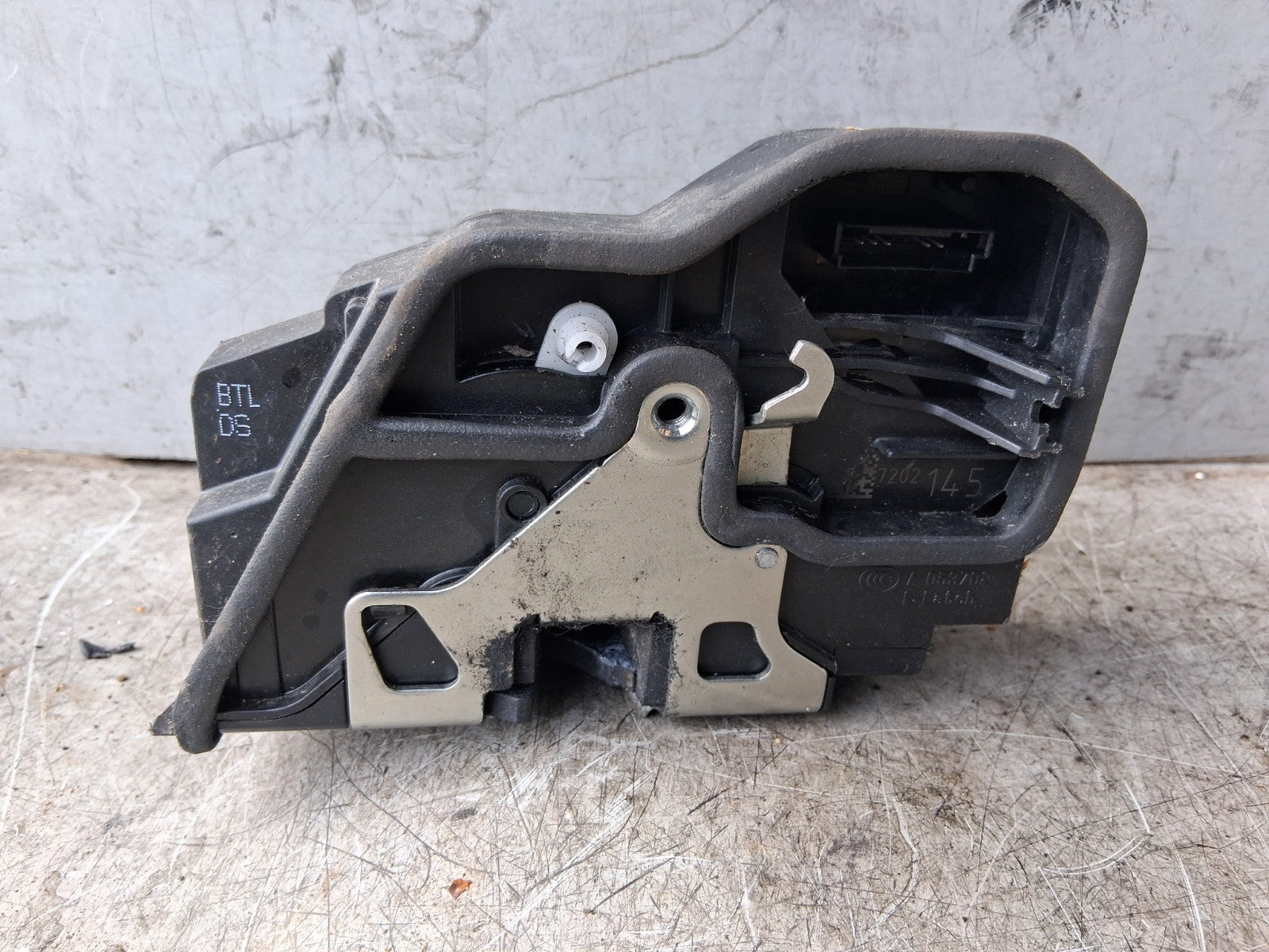 2015 BMW 1 SERIES F20 LCI FACELIFT NSF PASSENGER SIDE FRONT DOOR LOCK MECHANISM