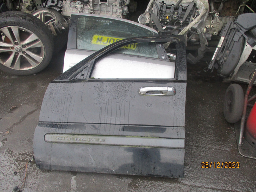 2006 JEEP CHEROKEE NSF PASSENGER SIDE FRONT BARE DOOR BLACK