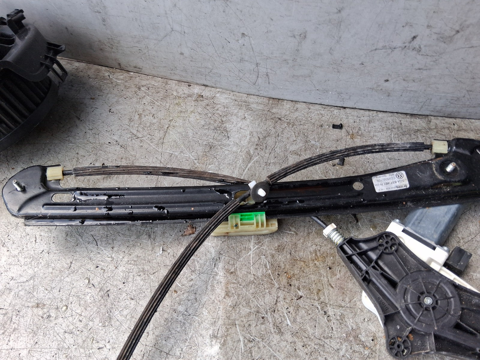 2013 VW GOLF MK7 NSF PASSENGER SIDE FRONT WINDOW MOTOR & REGULATOR 5G4837461H