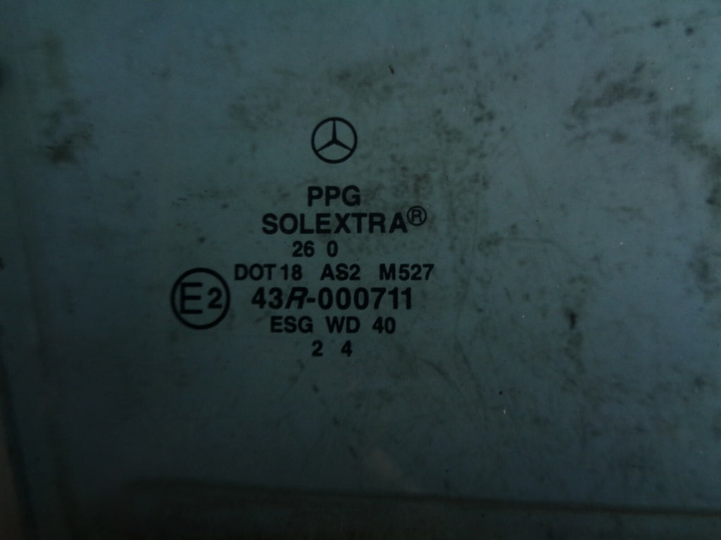 MERCEDES BENZ W210 E CLASS OSF DRIVER SIDE FRONT WINDOW GLASS