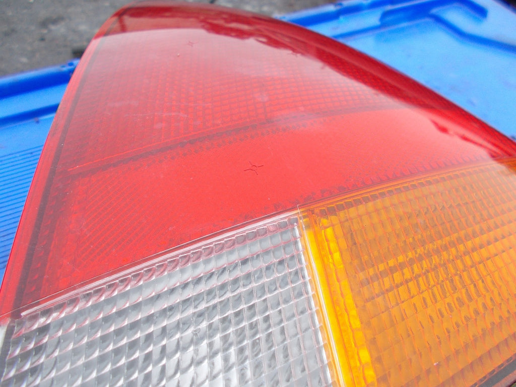 2000 MITSUBISHI CARISMA OSR DRIVERS SIDE REAR LIGHT TAILLIGHT MB944544