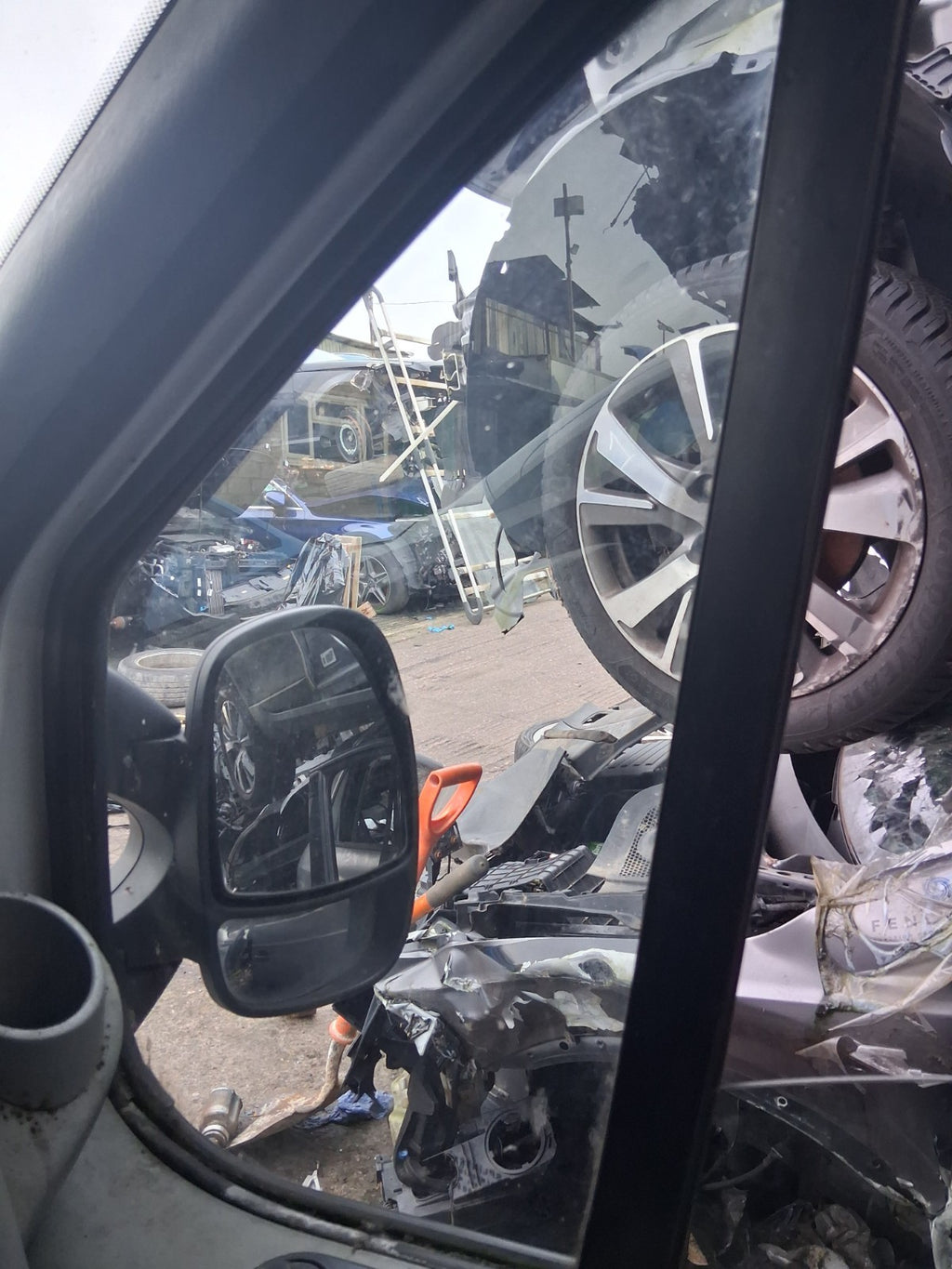 2014 VAUXHALL VIVARO MK1 OSF DRIVER SIDE FRONT RIGHT QUARTER GLASS