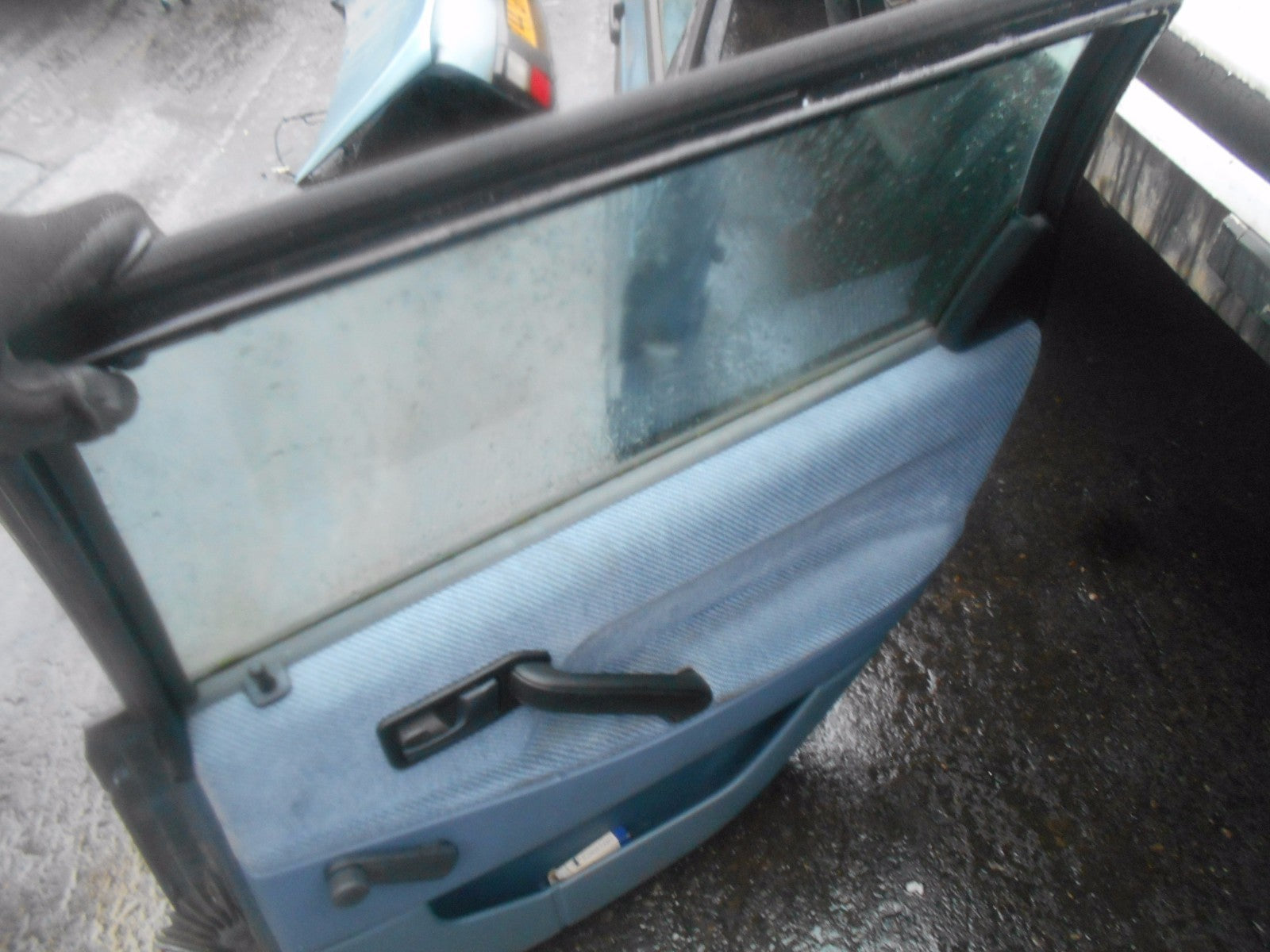VOLKSWAGEN VW PASSAT B3 (MK3) 1990 OSR DRIVER SIDE REAR COMPLETE DOOR BLUE