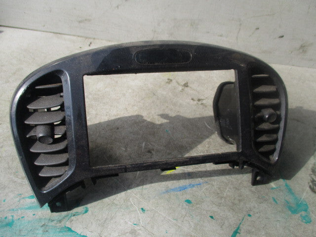 2010 NISSAN JUKE MK1 F15  DASHBOARD SCREEN SURROUND TRIM 687511KKOA