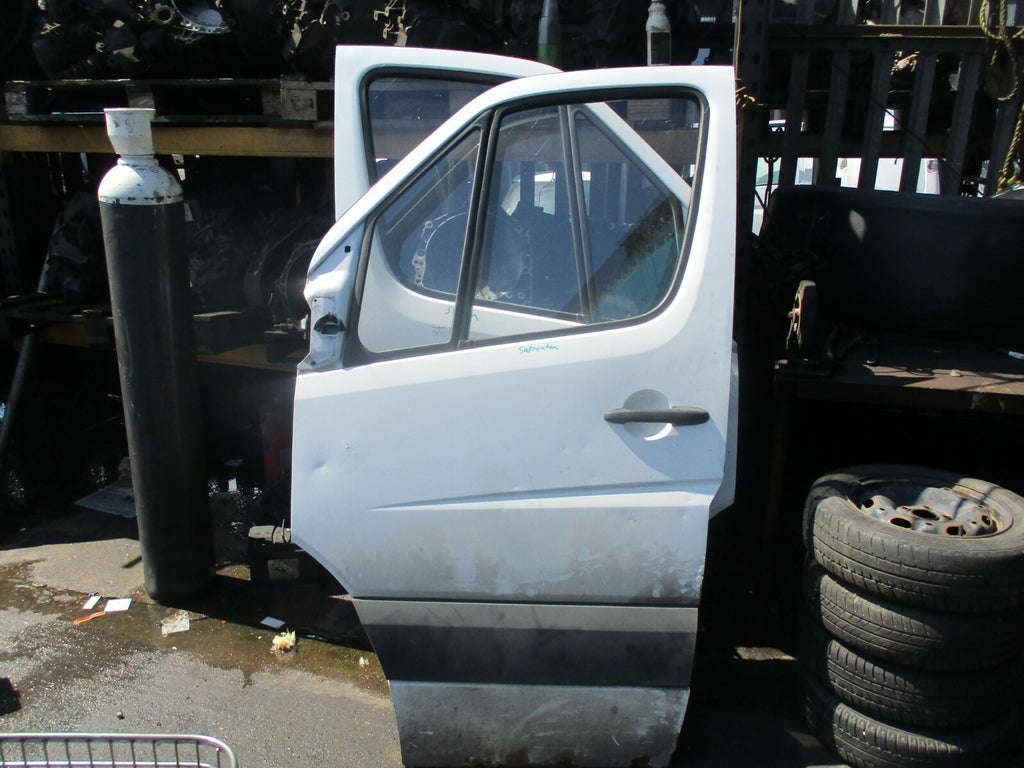 MERCEDES SPRINTER MK2 DOOR NSF PASSENGER SIDE FRONT DOOR WHITE