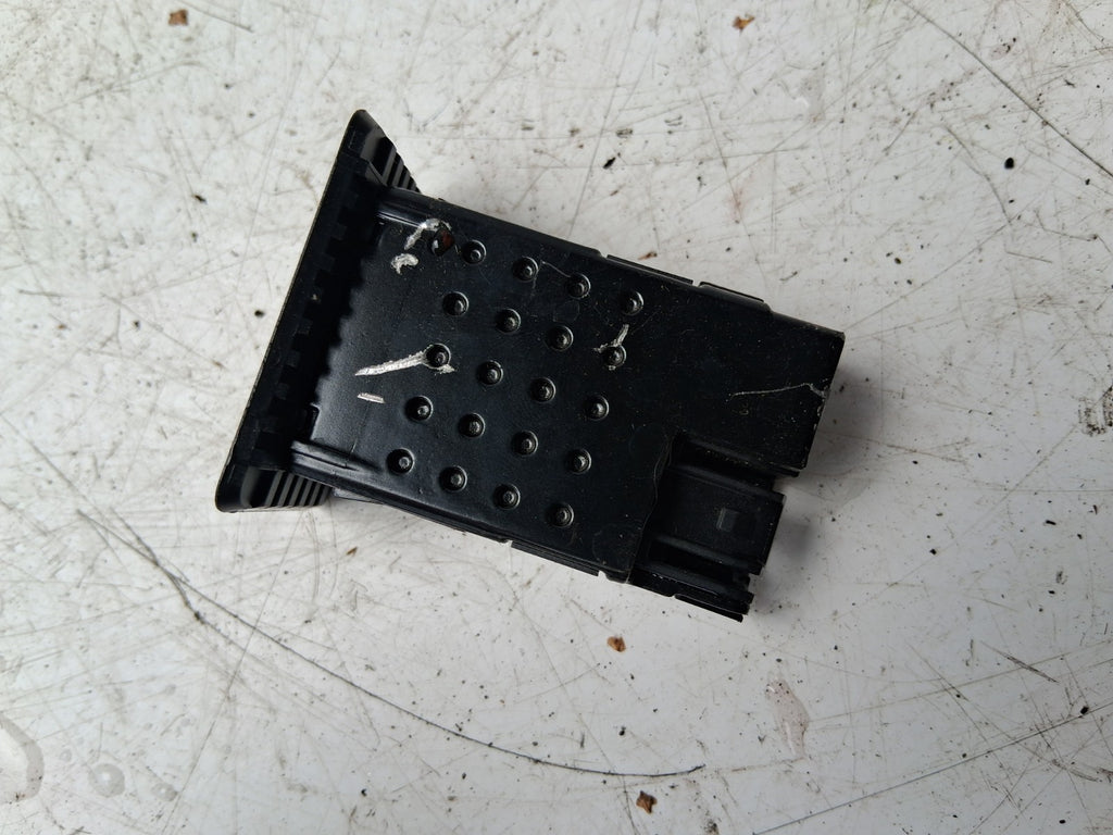 2017 NISSAN MICRA K14 USB AUX IN SOCKET 284H35FA0A