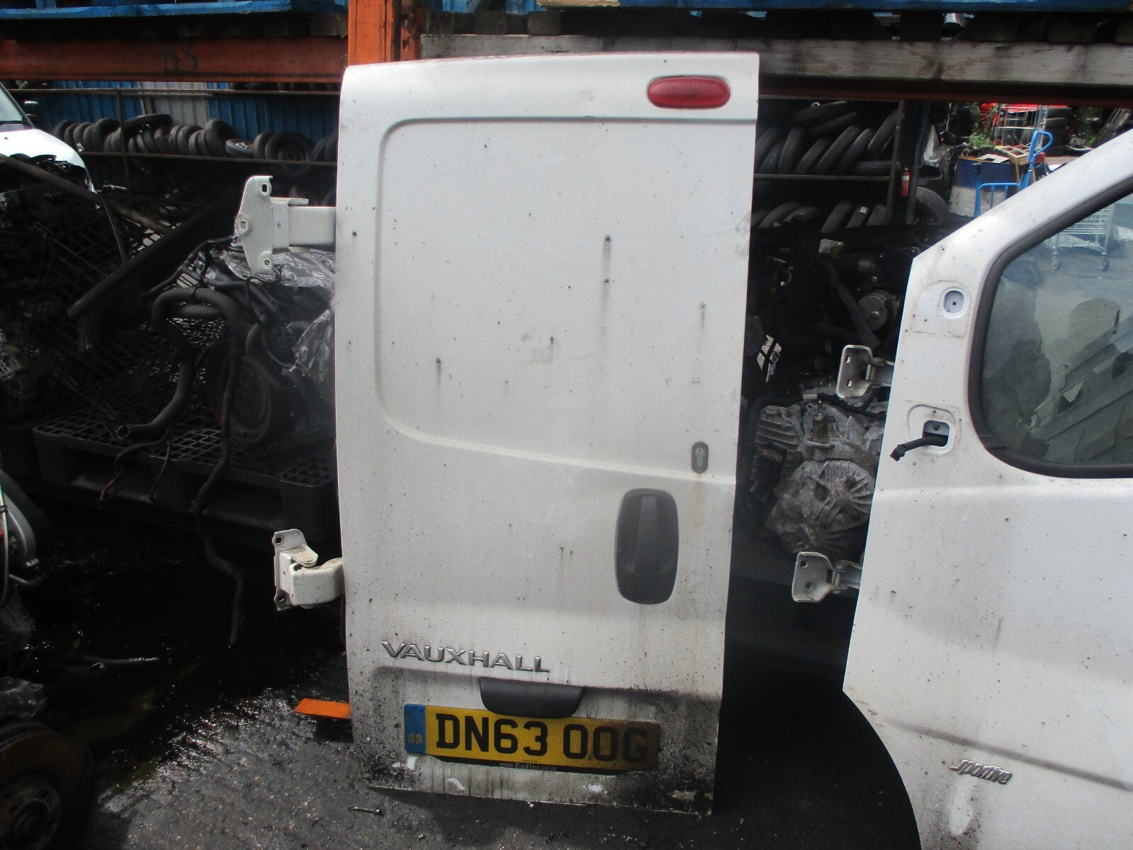 VAUXHALL VIVARO 2013 NSR PASSENGER SIDE REAR COMPLETE DOOR WHITE