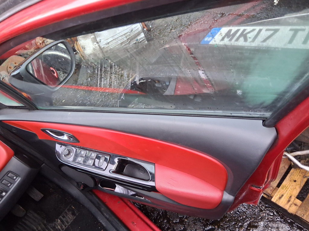 2013 RENAULT CLIO X98 MK4 OSF DRIVER SIDE FRONT RIGHT WINDOW GLASS