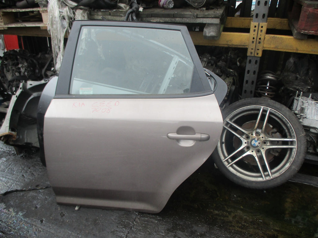 KIA CEED MK1 2007 NSR ESTATE PASSENGER SIDE REAR COMPLETE DOOR BEIGE 8Q