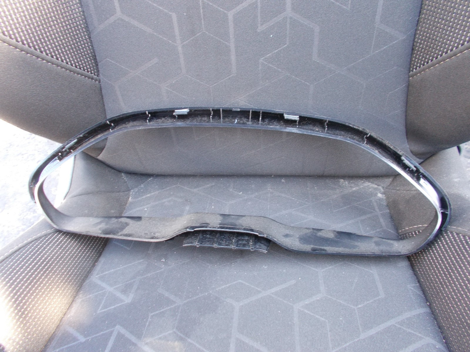 PEUGEOT 2008 SPEEDO CLUSTER SURROUND TRIM COVER 9673859177