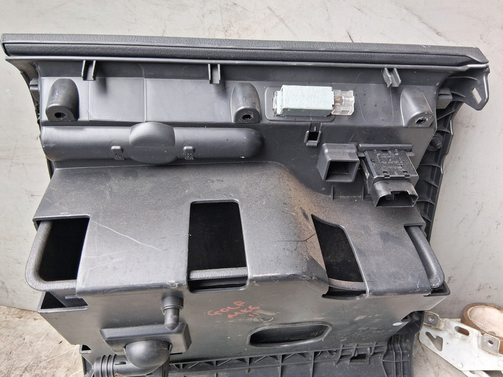 2011 VW VOLKSWAGEN GOLF MK6 DASHBOARD GLOVE BOX STORAGE COMPARTMENT 5M2857097