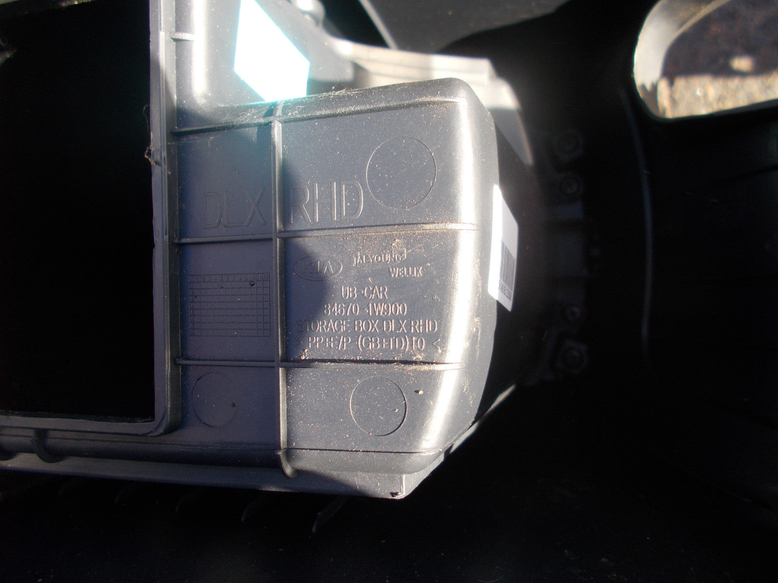 KIA RIO UB 2015 MK3 CENTRE CONSOLE ARMREST & CUPHOLDERS 846701W900