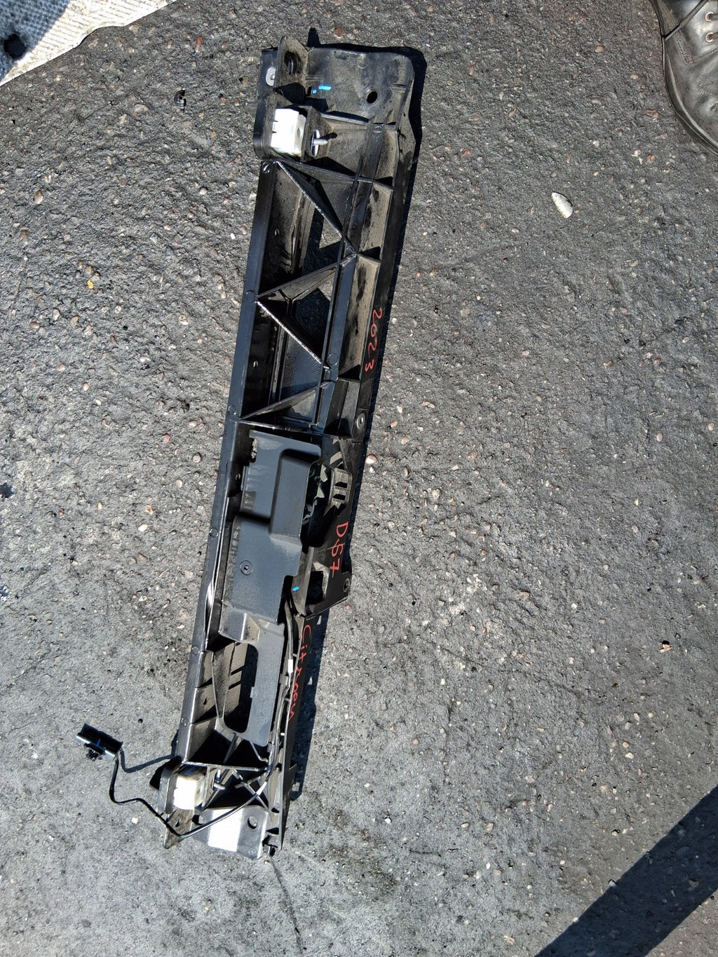 2024 DS AUTOMOBILES DS 7 1.5 D FRONT UPPER SLAM PANEL BONNET LATCH 9824055880