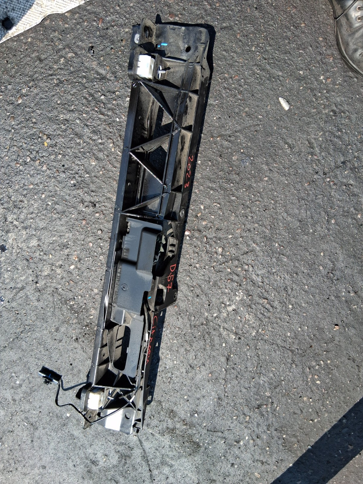 2024 DS AUTOMOBILES DS 7 1.5 D FRONT UPPER SLAM PANEL BONNET LATCH 9824055880