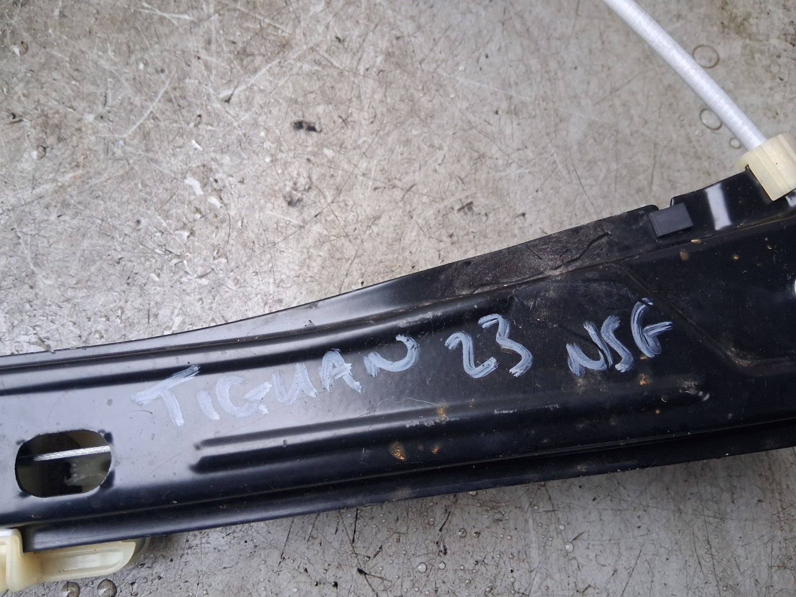 VW VOLKSWAGEN TIGUAN MK2 NSF PASSENGER SIDE FRONT LEFT WINDOW MOTOR REGULATOR