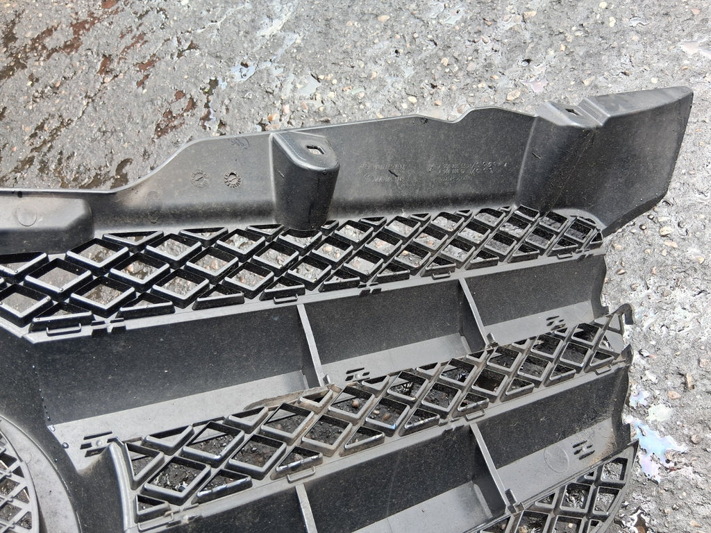 2015 MERCEDES BENZ SPRINTER W907 FRONT BUMPER CENTRE MAIN GRILL A9068800385