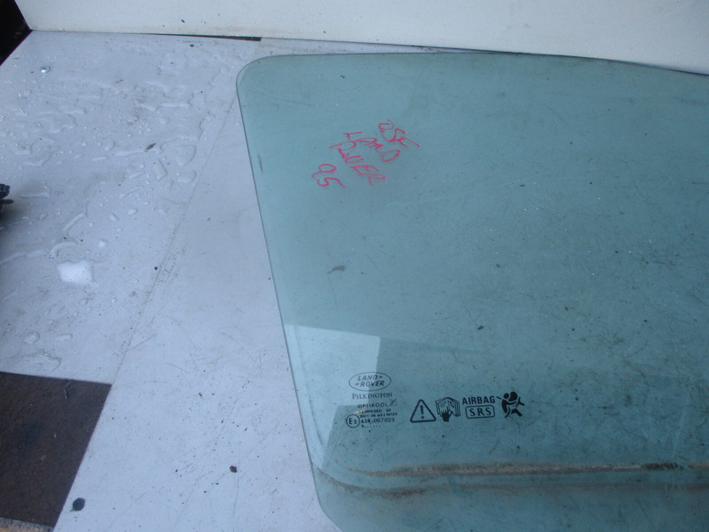 LAND ROVER 2000 OSF DRIVER SIDE FRONT WINDOW GLASS