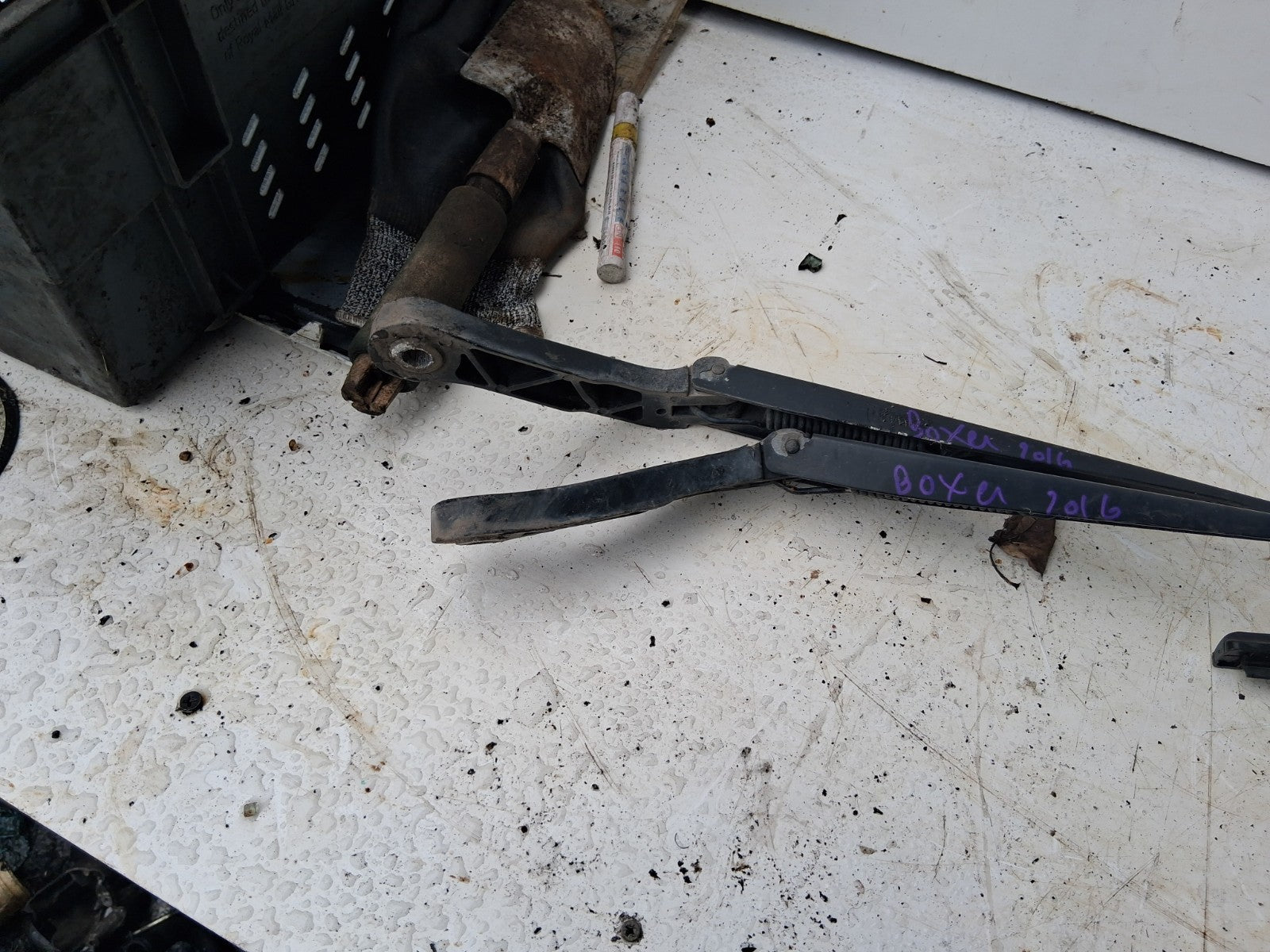 2016 PEUGEOT BOXER MK3 FRONT WINDSCREEN BOTH WIPER ARMS