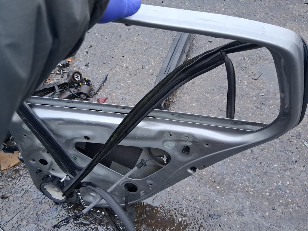 2014 VW VOLKSWAGEN GOLF MK7 OSR DRIVER SIDE REAR RIGHT BARE DOOR SILVER
