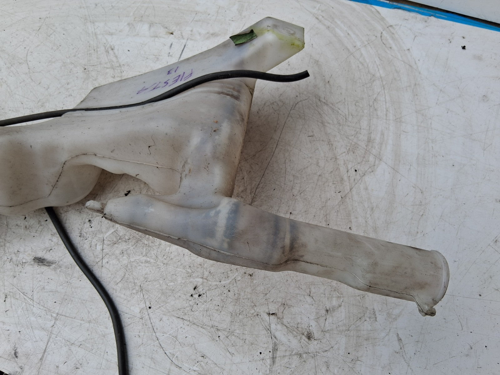 2014 FORD FIESTA MK7 FRONT WINDSCREEN WASHER BOTTLE TANK RESERVOIR