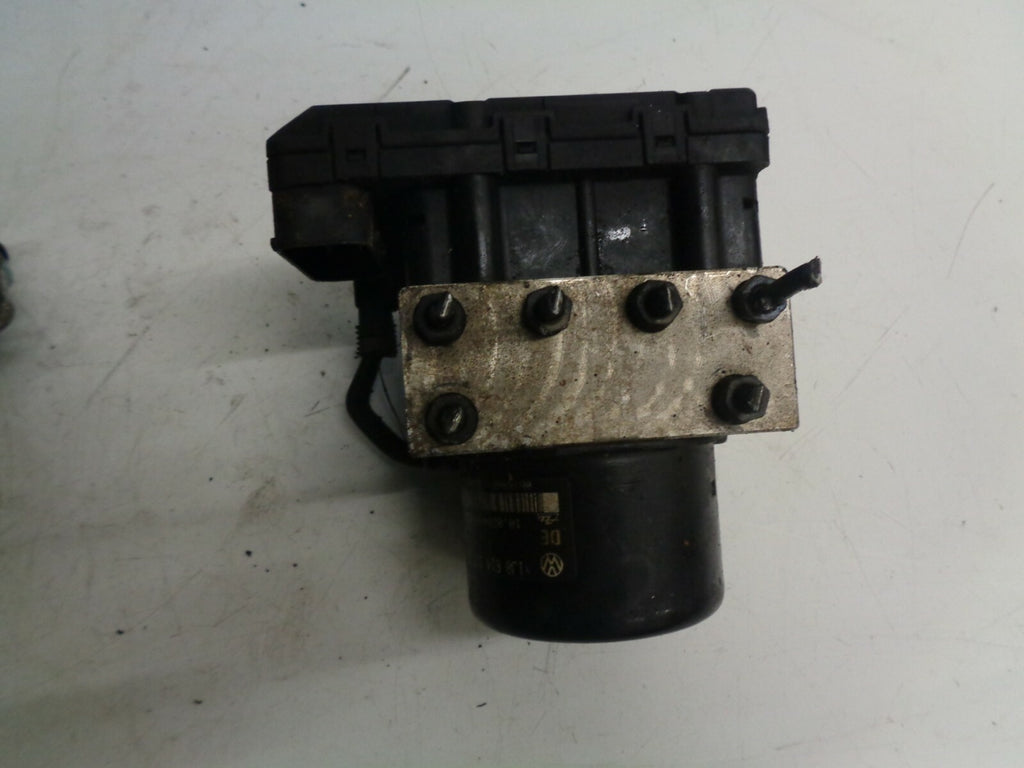 VW VOLKSWAGEN GOLF MK4 ABS PUMP CONTROL UNIT 1J0907379G