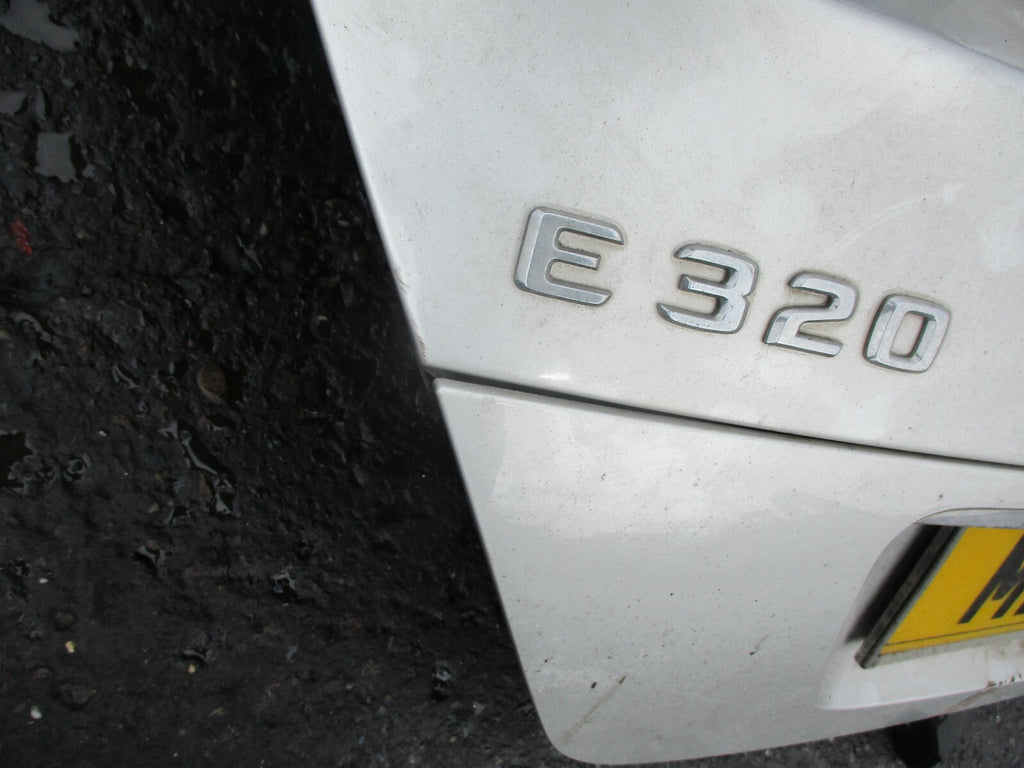MERCEDES E CLASS W211 BOOTLID TAILGATE BOOT COMPLETE SILVER