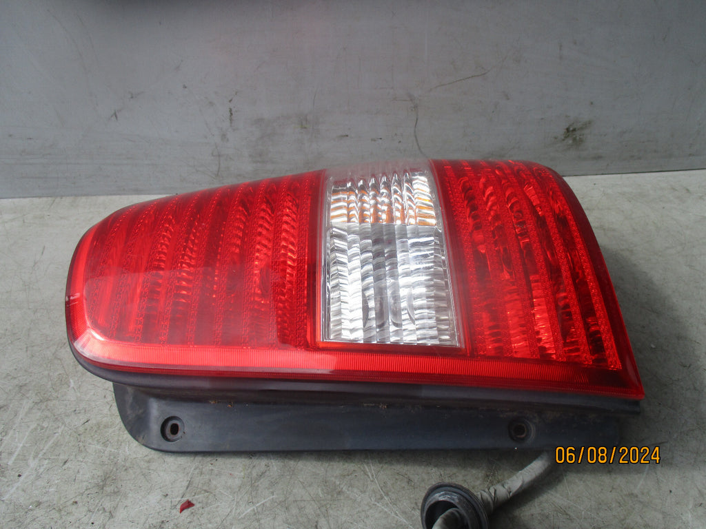 2006 KIA SEDONA MK1 OSF DRIVER SIDE REAR TAIL LIGHT