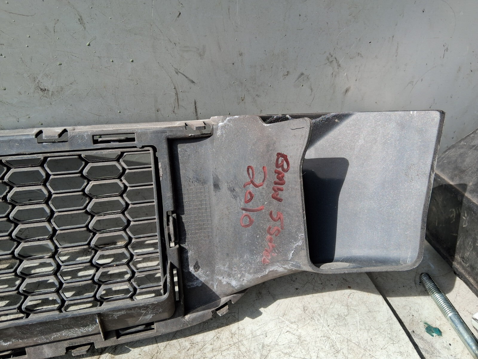 2010 BMW 5 SERIES F10 FRONT LOWER BUMPER GRILLE 8049347