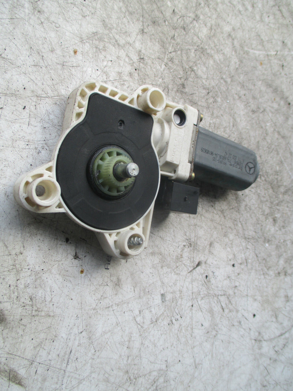 MERCEDES BENZ E CLASS W211 2004 PASSENGER REAR DOOR WINDOW MOTOR A2118202342