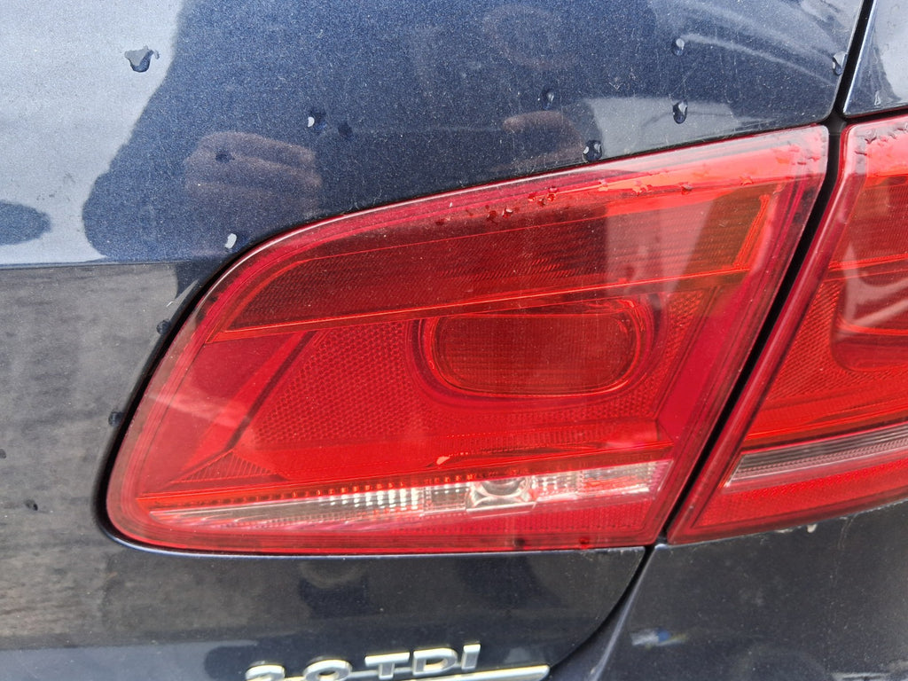 2014 VW VOLKSWAGEN PASSAT B7 SALOON OSR DRIVER SIDE REAR RIGHT INNER TAIL LIGHT