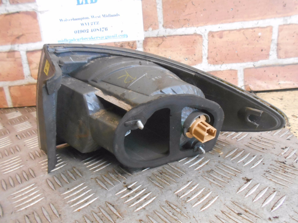 MAZDA 6 GG 2003 DRIVER SIDE OS OFF SIDE FRONT HEAD LIGHT 220-61974 HEADLIGHT