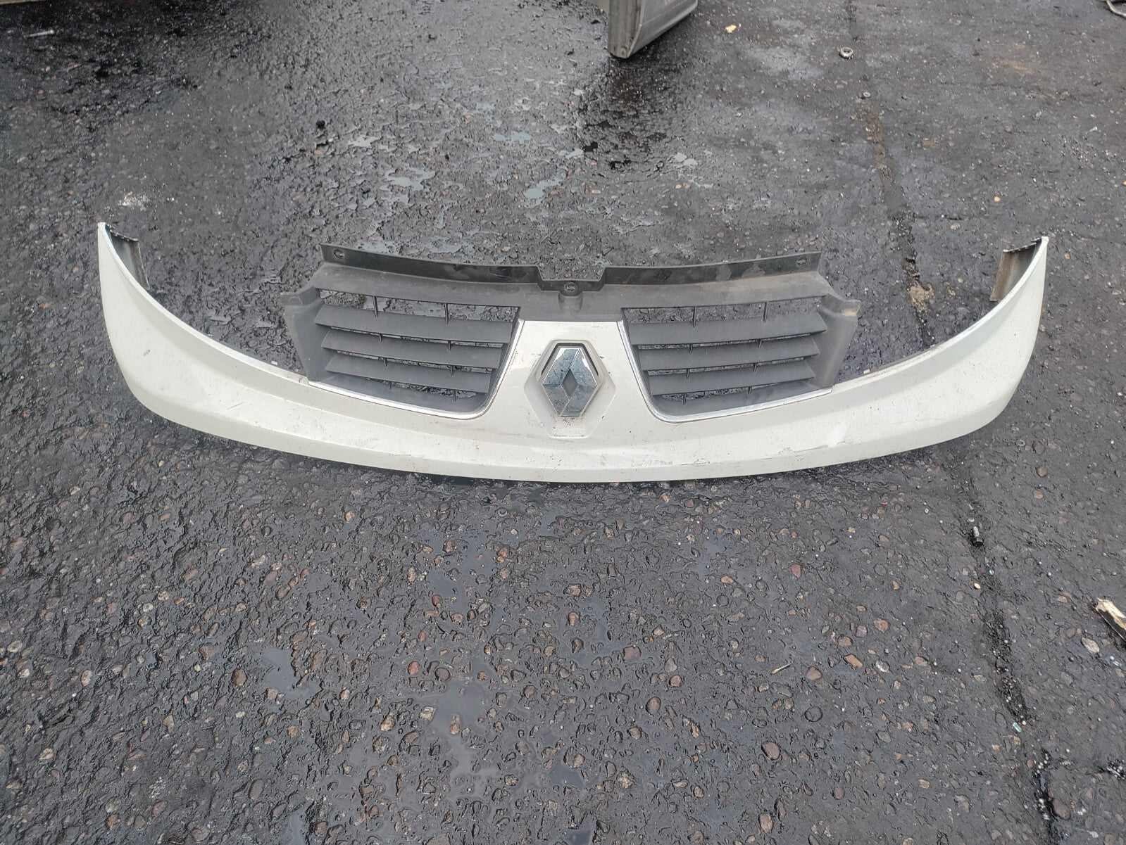 2014 VAUXHALL VIVARO MK1 FRONT GRILL