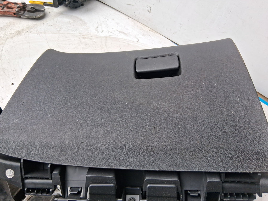 2013 VAUXHALL ASTRA J FRONT STORAGE COMPARTMENT GLOVEBOX 13373797